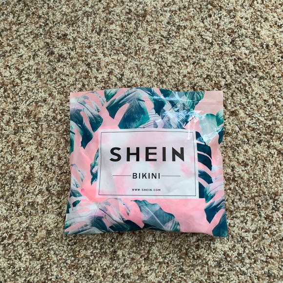 Bikini - Picture 4 of 4